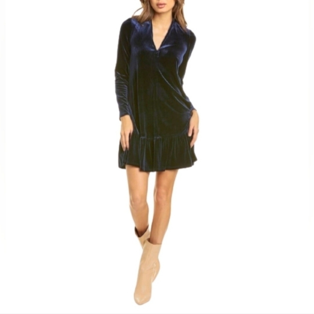 𝅺Taylor Blue V-neck Velvet Tiered Mini Dress Women's Size 10